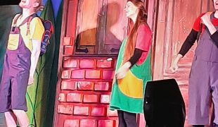 Więcej o: Uczniowie z klas I-III na przedstawieniu teatralnym „Feliks – Mądra Mrówka”