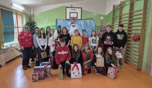 Więcej o: Świąteczna atmosfera opanowała szkołę 🎅🎄