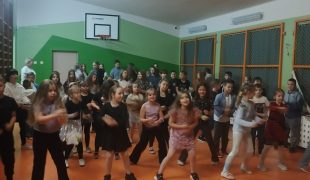 Więcej o: Wróżby, Muzyka i Zabawa – Andrzejki w naszej szkole